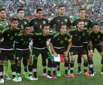 Un sensacional ‘Tecatito’ Corona rescata a México